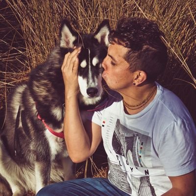 Andres R Jaramillo. Vegetarian, Hare Krishna. Living USA. In love with my country Colombia and my husky Sasuke.
Suscribe: https://t.co/EFcEdEsji8