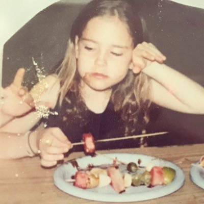 Parfois ma vie c'est Grey's anatomy (infirmière). Faiseuse de Miracle ( je met mon Mascara la bouche fermée.)