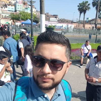 Contador y estudiante de posgrado en comercio exterior