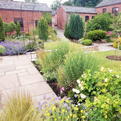 Gill Melling garden designer with Freshgreen. Private, public, community and commercial garden design.