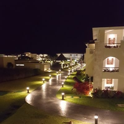 erikaaaron's profile picture. Mom, daughter, sister, friend, community supporter and a travel gem! Life is a magic carpet ride . . . the hardest thing is just holding on!