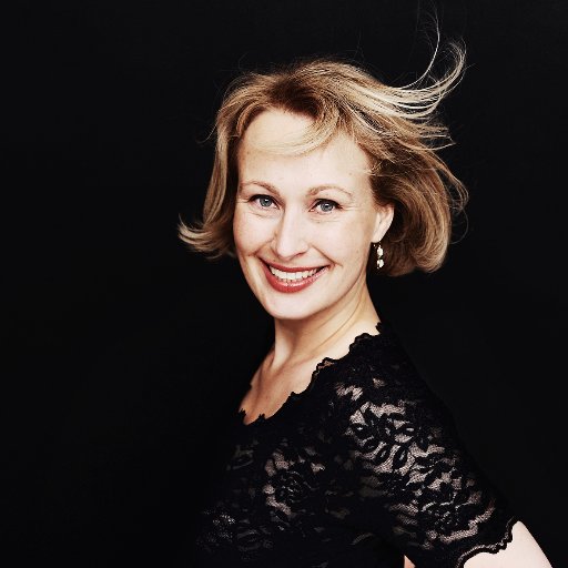 #KateParis schrijft feelgood verhalen en romans. Haar nieuwste roman #EenOmwegNaarGeluk is nu verkrijgbaar.