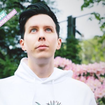 starIightpmI's profile picture. —— 𝘭𝘪𝘧𝘦 𝘪𝘴 𝘵𝘰𝘰 𝘴𝘩𝘰𝘳𝘵 𝘵𝘰 𝘩𝘶𝘳𝘵