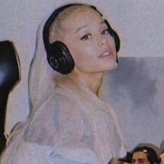gain tweets for ariana stans. mbf @connxvi for shoutouts/dms