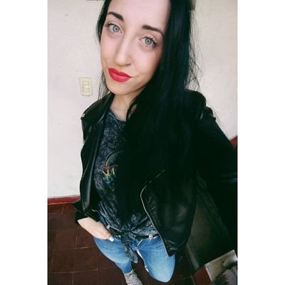 FlorrScotti's profile picture. Question everything.