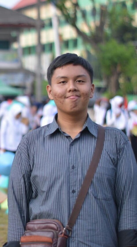 Hazandaaa's profile picture. -Allah SWT
-Nabi Muhammad SAW
-Al-Qur'an