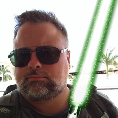 Star Wars fan, artist, lover of geek culture. I write #StarWars articles for https://t.co/W4iZcgoNW9