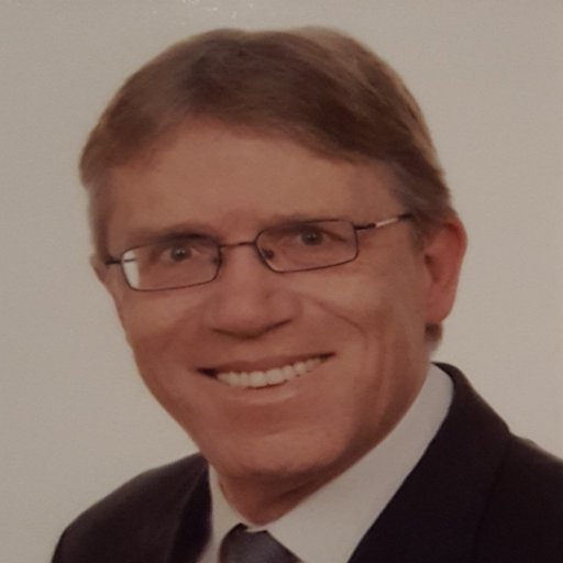 Verlagskaufmann, Ausbilder für Erste Hilfe und Sofortmaßnahmen am Unfallort. Fachbuchautor und Moderator