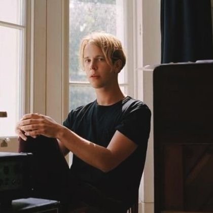 All the latest on your favourite floppy haired crooner @tompeterodell!