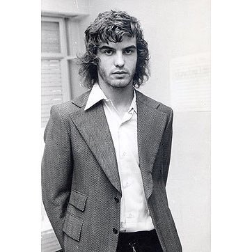 PeterBr21215073's profile picture. LUFC fan & Maths geek. Likes a good (or bad) dad joke too.