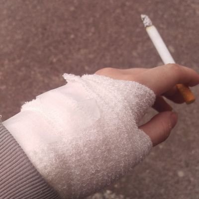 🌟 24
🌟 relapsing 👎
🌟 -insert diagnoses here-
🌟 6 times forced inpatient.
🌟 survivor, not victim.
🌟 DMs are always open 💕