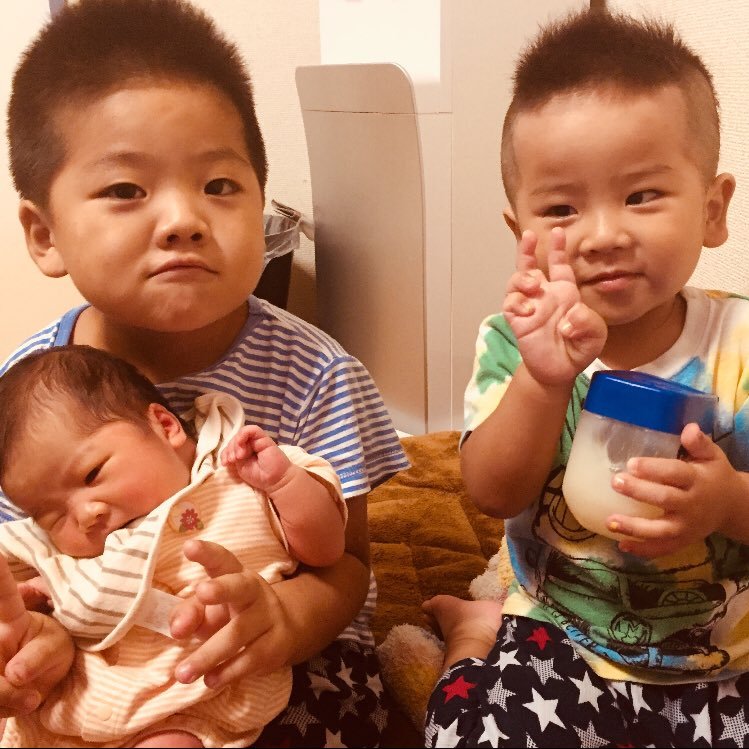 kiitiko0328's profile picture. H25年4月23日長男空翔誕生♡ 3400g H27年6月23日次男結翔誕生♡3422g 家族4人と1匹で頑張るぞ( ´ ▽ ` )ﾉ