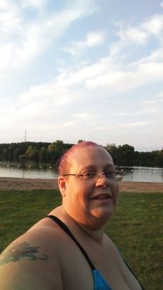 Laid back person. Except when you piss me off. I will tell you straight out how i feel. Tried if peoples bs. Either then that im a easy friendly strong women.