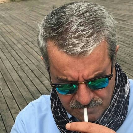 بسم الله.Sakın kader deme kaderin üstünde bir kader vardır Ne yapsalar boş göklerden gelen bir karar vardır Gün batsa ne olur geceyi onaran bir mimar vardır.
🇹