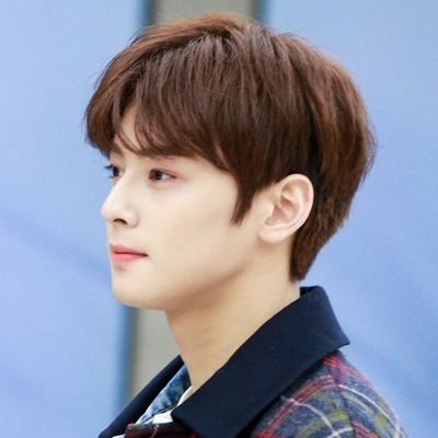 LoVELYreveluv1's profile picture. 바로 지목하면 안 돼요? 이분이요