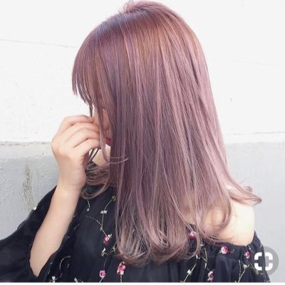 sssakurairo's profile picture. 最近よく中身が田中みな実に似てるって言われます。顔は童顔です。OLです。DMすぐ止めます。