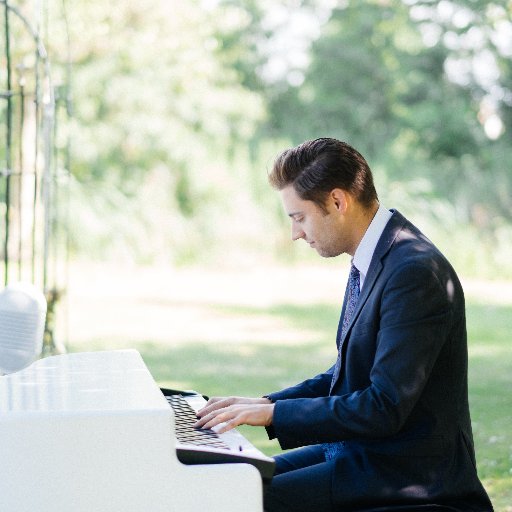 Veelzijdig pianist voor elke gelegenheid.