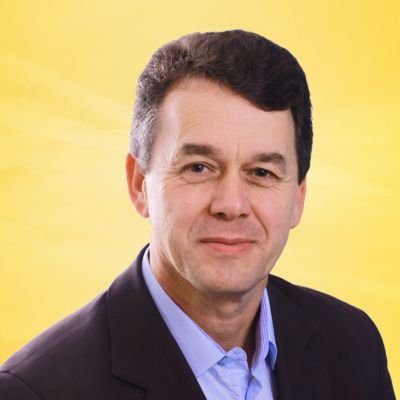 Advogado, pós-graduado em Gestão Pública, ex-prefeito de Sapiranga/RS e candidato a Deputado Estadual - 13000.
