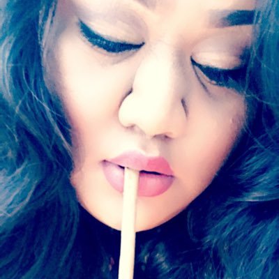 flygirl_elle's profile picture. Peace, Love & Lipsticc.