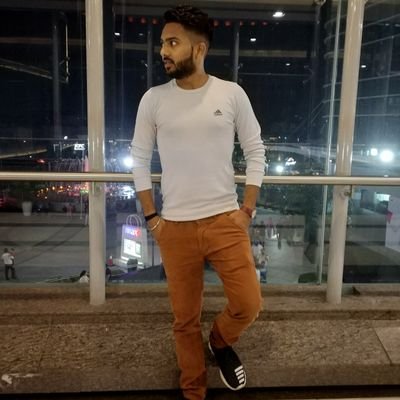 मै हर किसी के लिए अपने आपको अच्छा साबित नहीं कर सकता
लेकिन
मै उनके लिए बेहतरीन हूं जो मुझे समझते है।