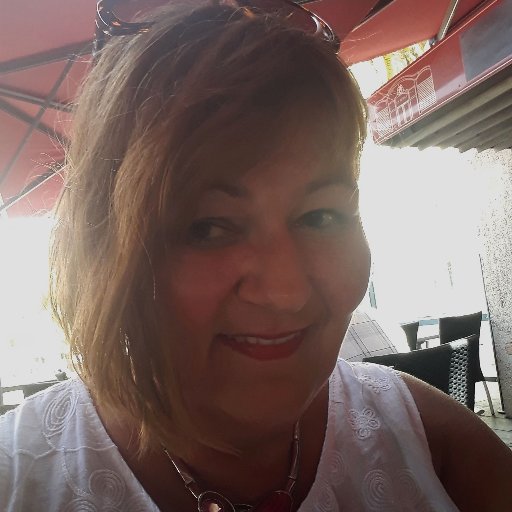 Ancienne prof, auto entrepreneuse, artiste.