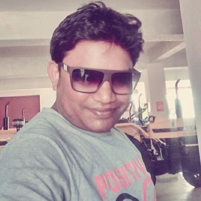 ❤जो जिंदगी में सबको हँसाते है,
अक्सर वही हँसना भूल जाते है 💔