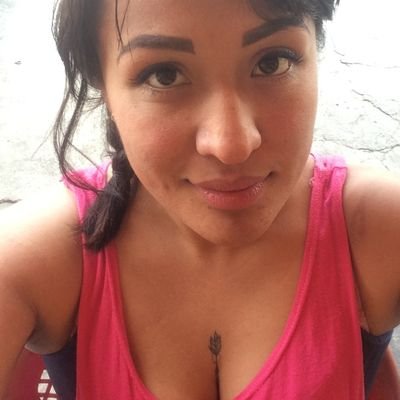 Soy bastante sencilla como de todo escucho de toda la musica, creo que soy una persona muy leal.......