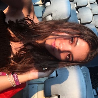 verronicaa2's profile picture. 