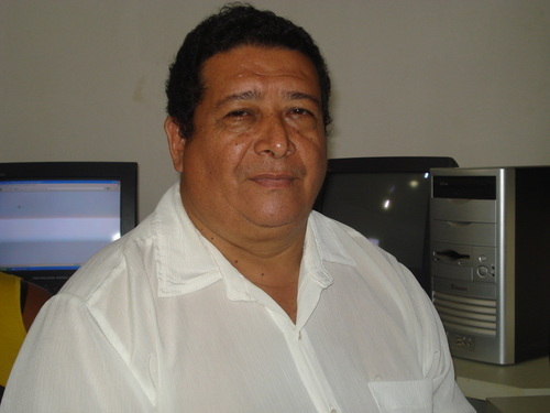 Sou uma pesoa que procura fazer o bem sem olhar a quem nem esperar recompensa, procurando viver em paz consigo mesmo, com Deus e com as pessoas a sua volta.