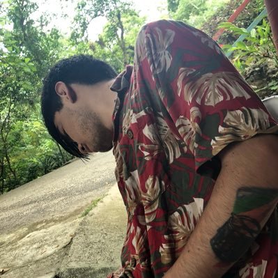 voygage's profile picture. Ce qui est beau du soleil c'est qu'il briller sur tu peau. ❤