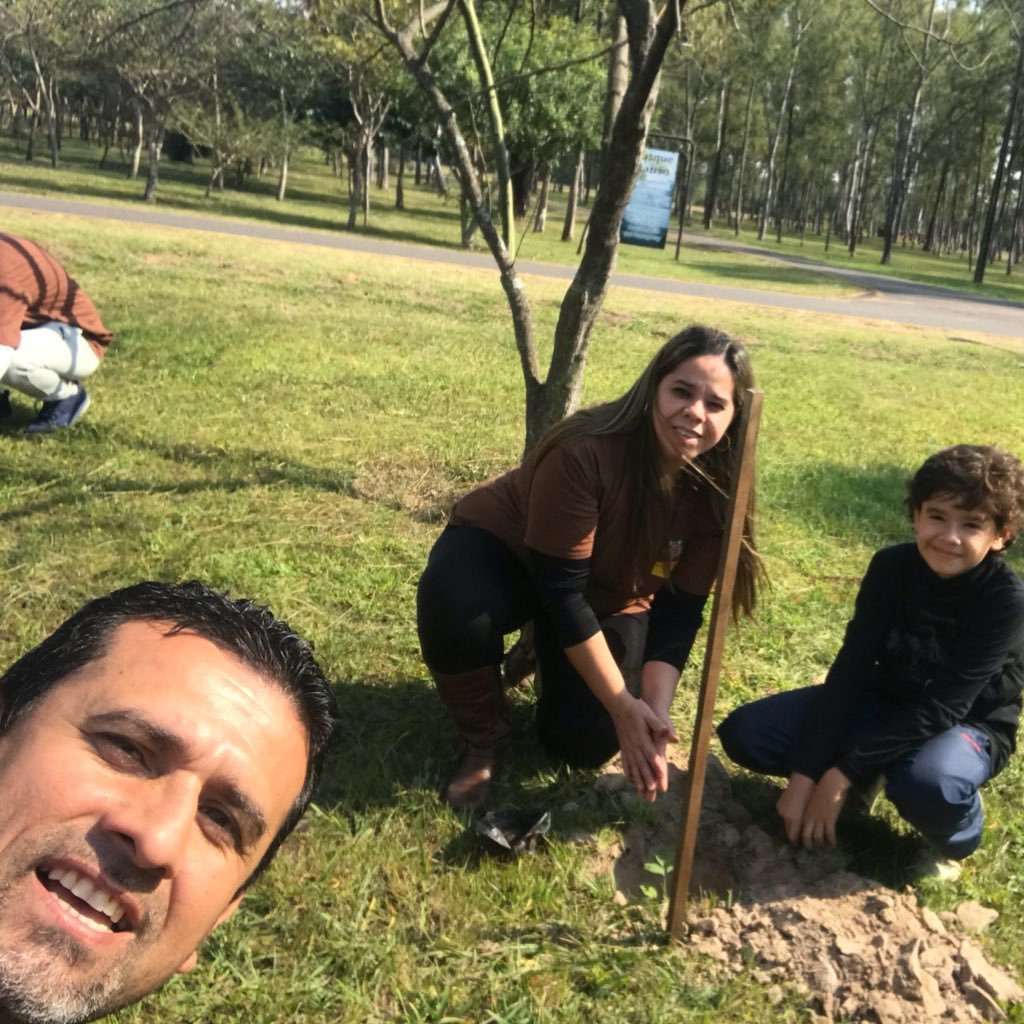 gustavoDPV1971's profile picture. Amante de la música, leo libros cuando puedo algún 1984 de Orwel o la Historia del Cristianismo de Paul Johnson. Desde la Chacarita a Rca de Luque.