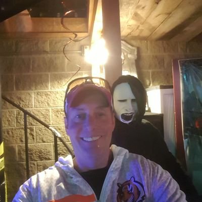 DirkEdwards's profile picture. toolmaker conservative who is the father of three and true patriot no DM