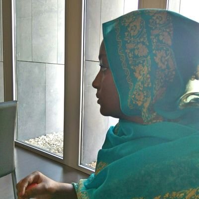 Máster en abogacía. Doble Graduada en Derecho y Ciencias Políticas y de la Administración Pública. Treballant per un Sahara lliure #SeguimSeguirem