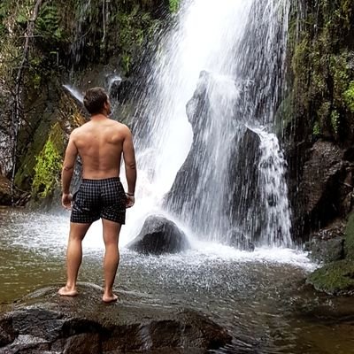 Eu sou eu e quem me conhece sabe como sou :p