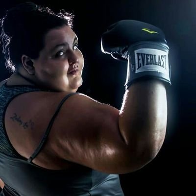 I am a plus size woman with a passion for boxing/MMA.I love getting in the ring and going at it.If you wanna book a session hit me up Bbwboxerbigash@gmail.com