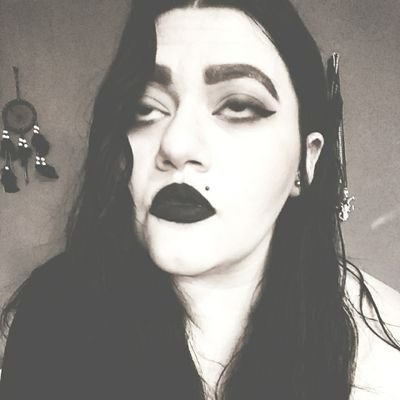 duniamustdie's profile picture. Siendo pendeja desde Febrero de 1993