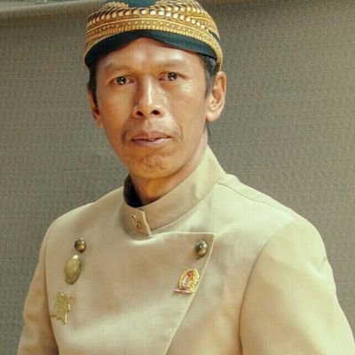 Allah itu sangat dekat bahkan lebih dekat dengan diriku sendiri.....ojo rumongso biso nanging bisowo rumongso
becik ketitik olo ketoro
wong nandur bakal ngunduh