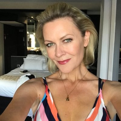 Beauty columnist/reporter at The Irish Mail on Sunday, Beauty Editor https://t.co/Mea9QKQ9qJ. All opinions my own (she/her)