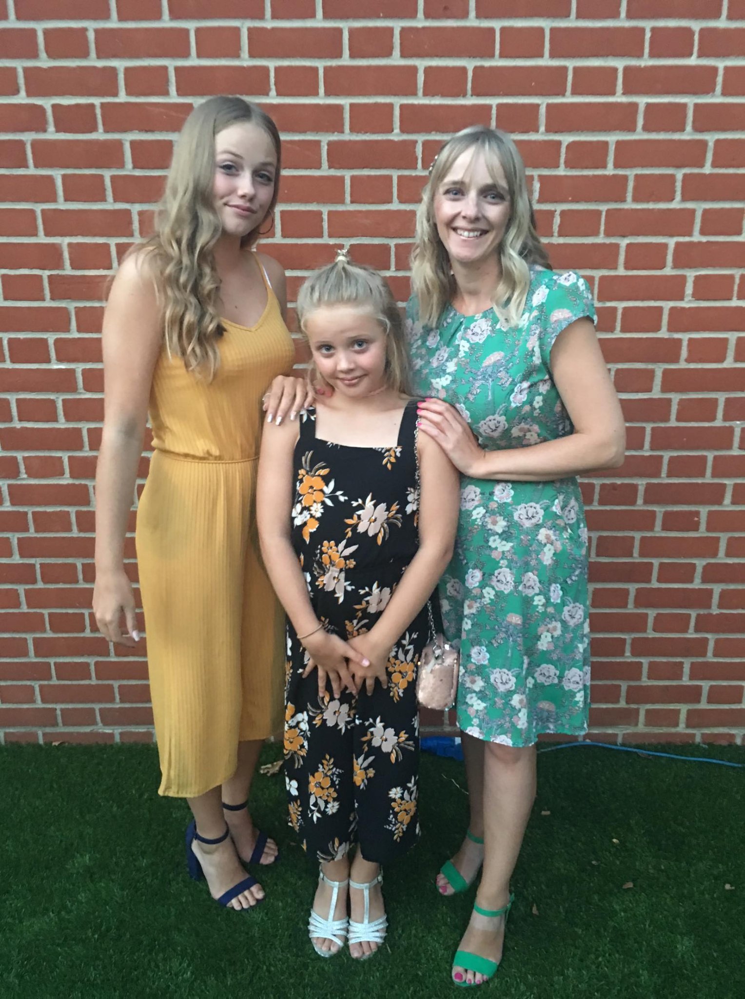 mummy to two gorgeous girls, am a dance and twirling mum!!! love take that n will get my dream of meeting them one-day,loves reality TV,Disney and dancing!!