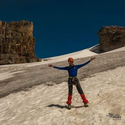 A Venezuelan man, Climber, Mountaineer, Trekking, Runner, Photographer, Paragliding, Biker MTB Financial Planning y Papá de Oriana