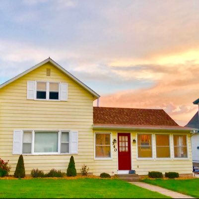 The Wahoo Cozy Cottage is a great alternative to staying in a hotel! Book your stay at the Cozy Cottage located in Wahoo, Nebraska on the Airbnb website.