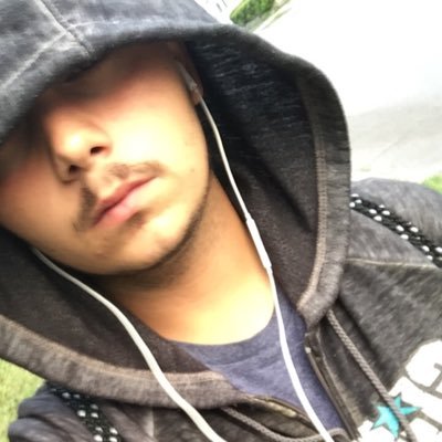 hey what’s good y’all im Ahmed I’m a youtuber I do vlogs and sing I also game check@me out