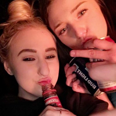 wiscocowgirl17's profile picture. Basically hate everyone💁🏼 ask for it👻