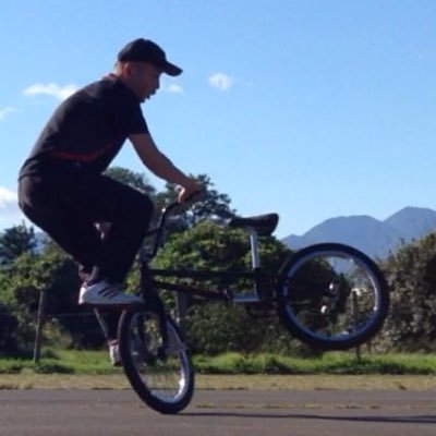 BMXフラットライダーです 下手でも楽しく続けています。手網ですがコーヒー生豆を焙煎しています。好きな芸能人は鶴田真由さん (ファン歴26年) 。back numberをよく聴きます