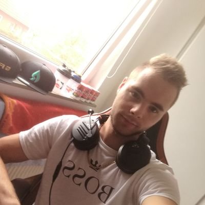 Twitch streamer, Call of duty, leidenschaftlicher Sniper,
Faze fanboy, Desp Gaming, Fitnesstudio,
verrückter typ mit seiner eigenen persönlichen note😋
