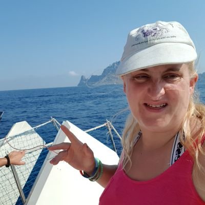 shelikestosing's profile picture. /singer/songwriter/ENTREPEUR Producer DIRECTOR MassageTherapist http://t.co/HwX8B14WpJ…    …http://t.co/51EPoW0yWz