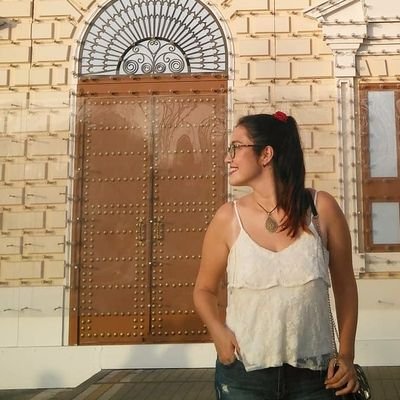Amante de la música y aprendiz de médico. Con la sonrisa despeinada de ir en contra de los vientos. #2MIR19.