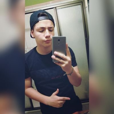 IgnacioLambori4's profile picture. 8va división⚽
Barbero💈
Con esfuerzo y dedicación se puede todo💪