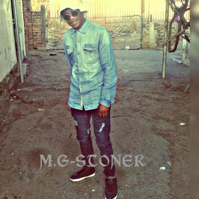 I'm committed to chase my ambitions
Don't be afraid to glow let your light shine through
I wanna give ma city some hope...