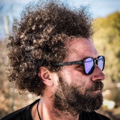 Designer, front-end dev & solopreneur, living off grid in the Garden Route of South Africa. Available for freelance gigs.
